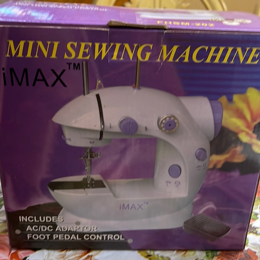 Mini sewing machine